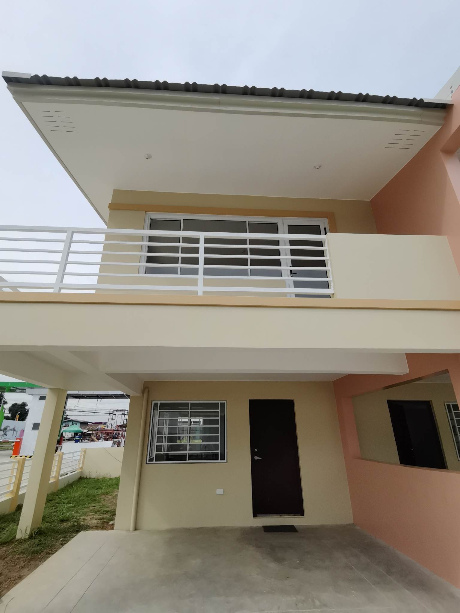 3BR TOWNHOUSE W/ BALCONY AND PARKING FULLY FINISHED TANZA CAVITE