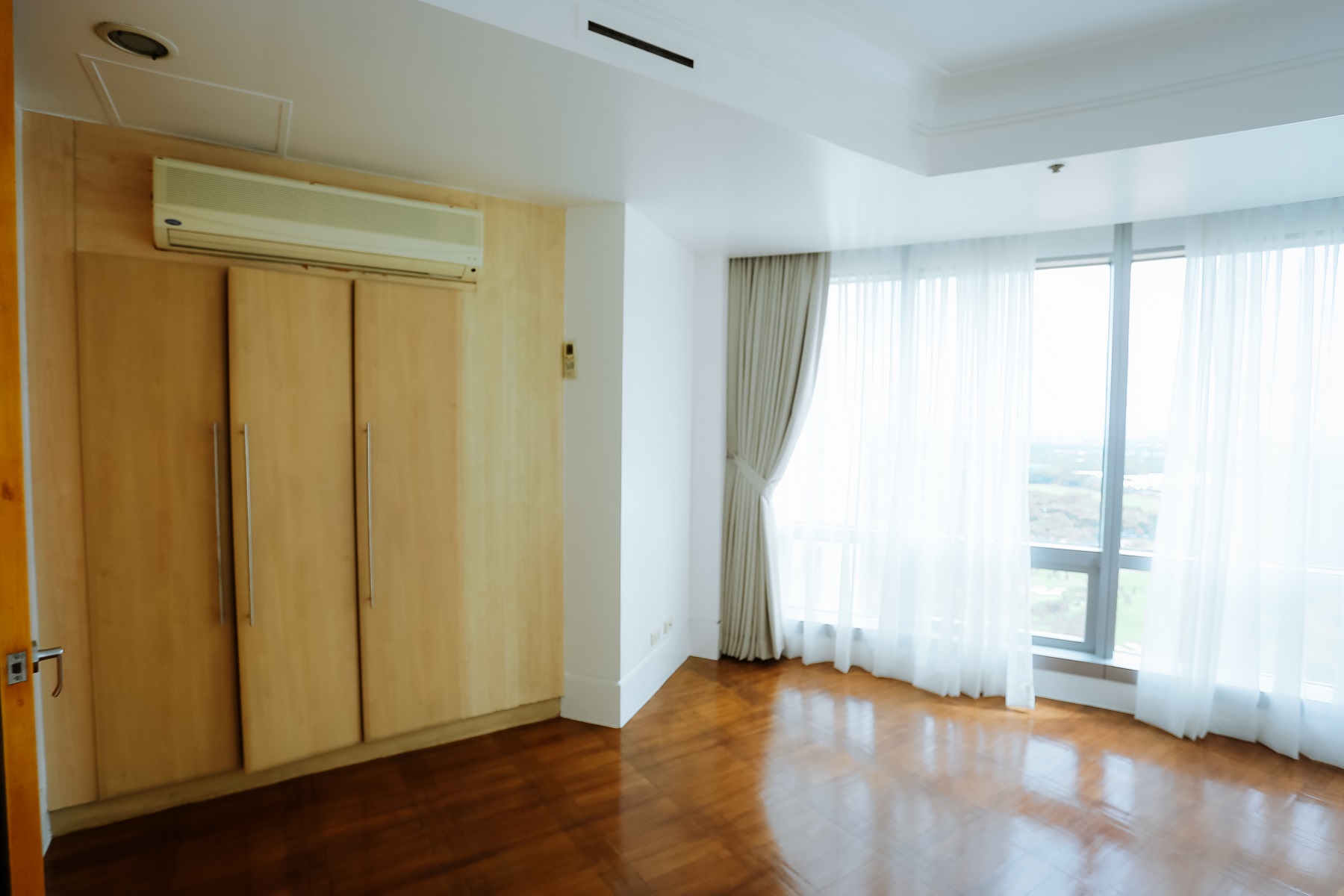 2BR for Rent in One Mckinley Place