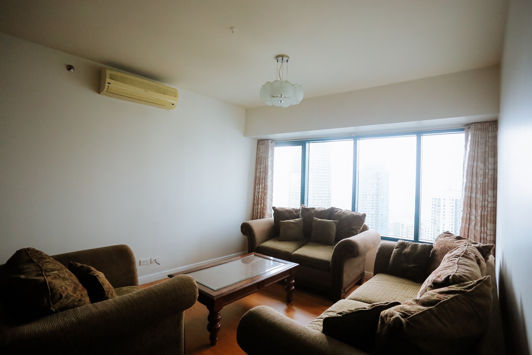3BR for Rent at One Rockwell West