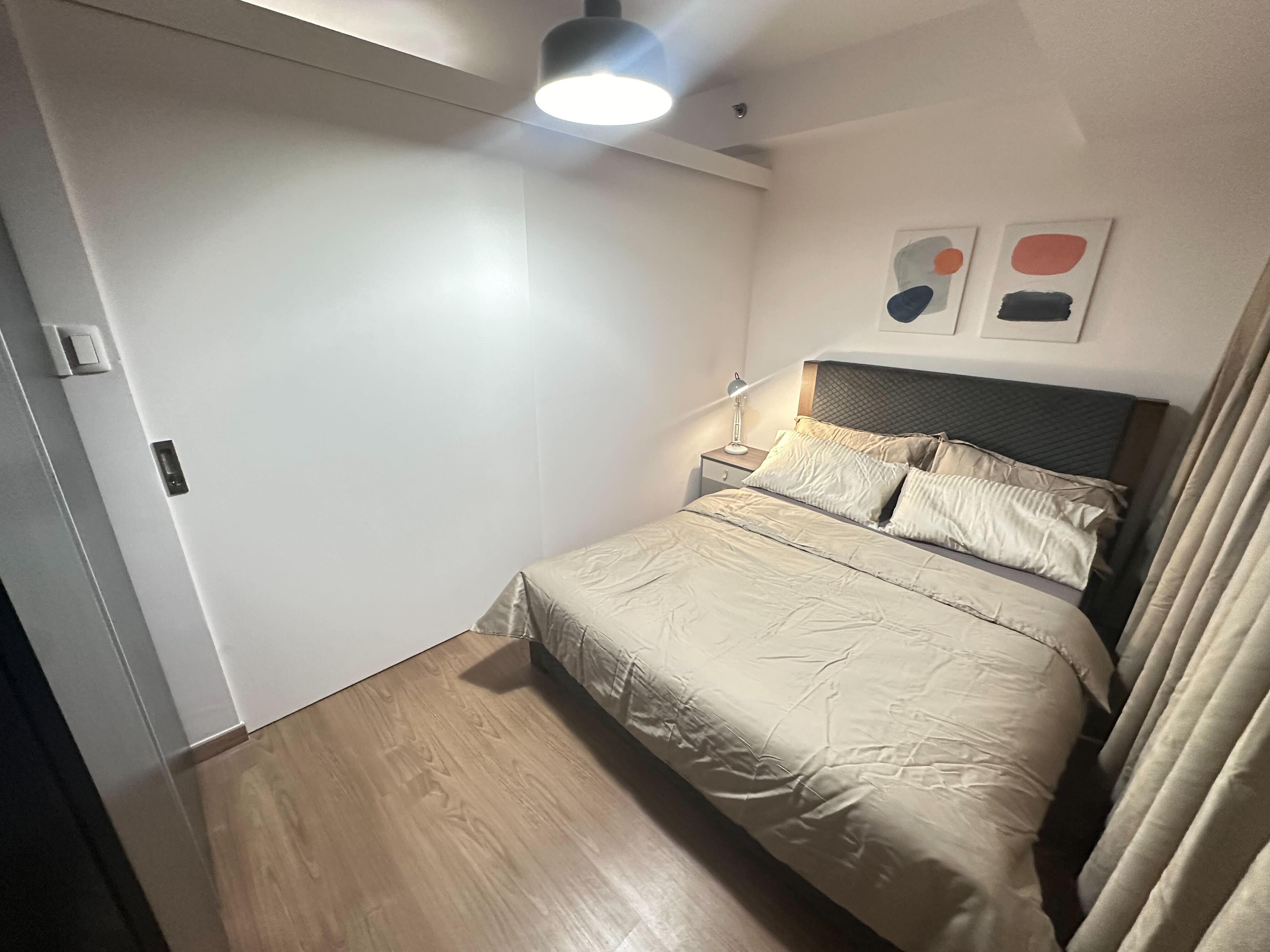 Fully Furnished One Bedroom Unit For Lease at The Rise Makati (GSR-J2N0)