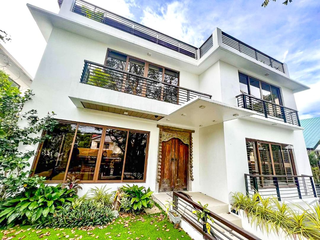 For Rent: House in Ayala Alabang Village, Muntinlupa City Semi Furnished 5BR