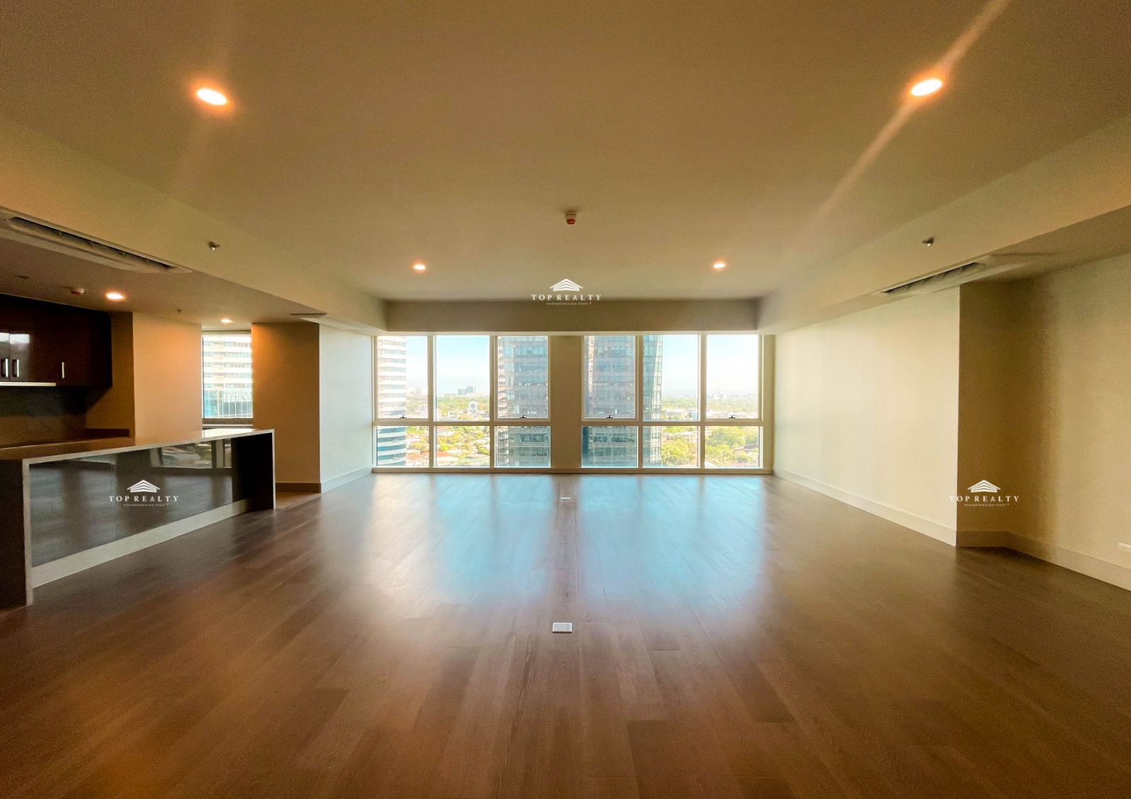 For Rent: Rare 3Bedroom Condominium in The Balmori Suites, Rockwell, Makati City