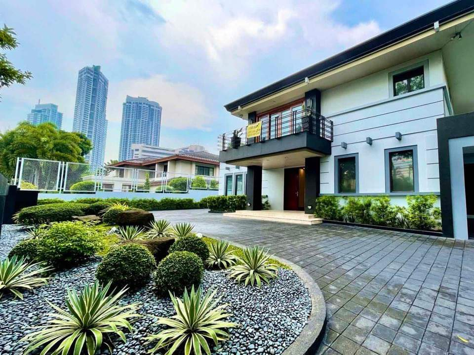 For Sale, 5 BR Spacious House and Lot in Dasmarinas Village, Makati
