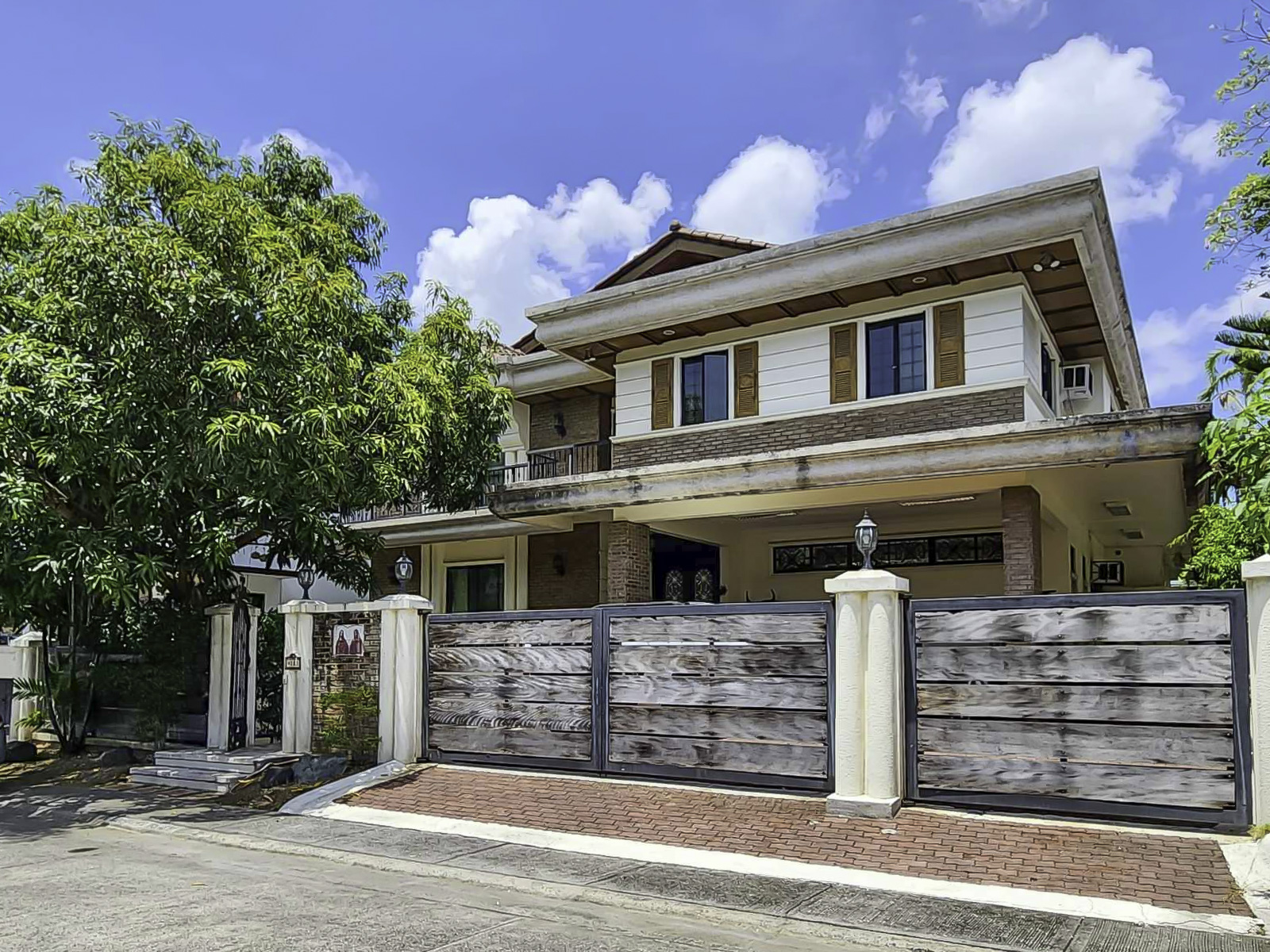 For Sale: House and Lot in Muntinlupa City at Ayala Alabang Village