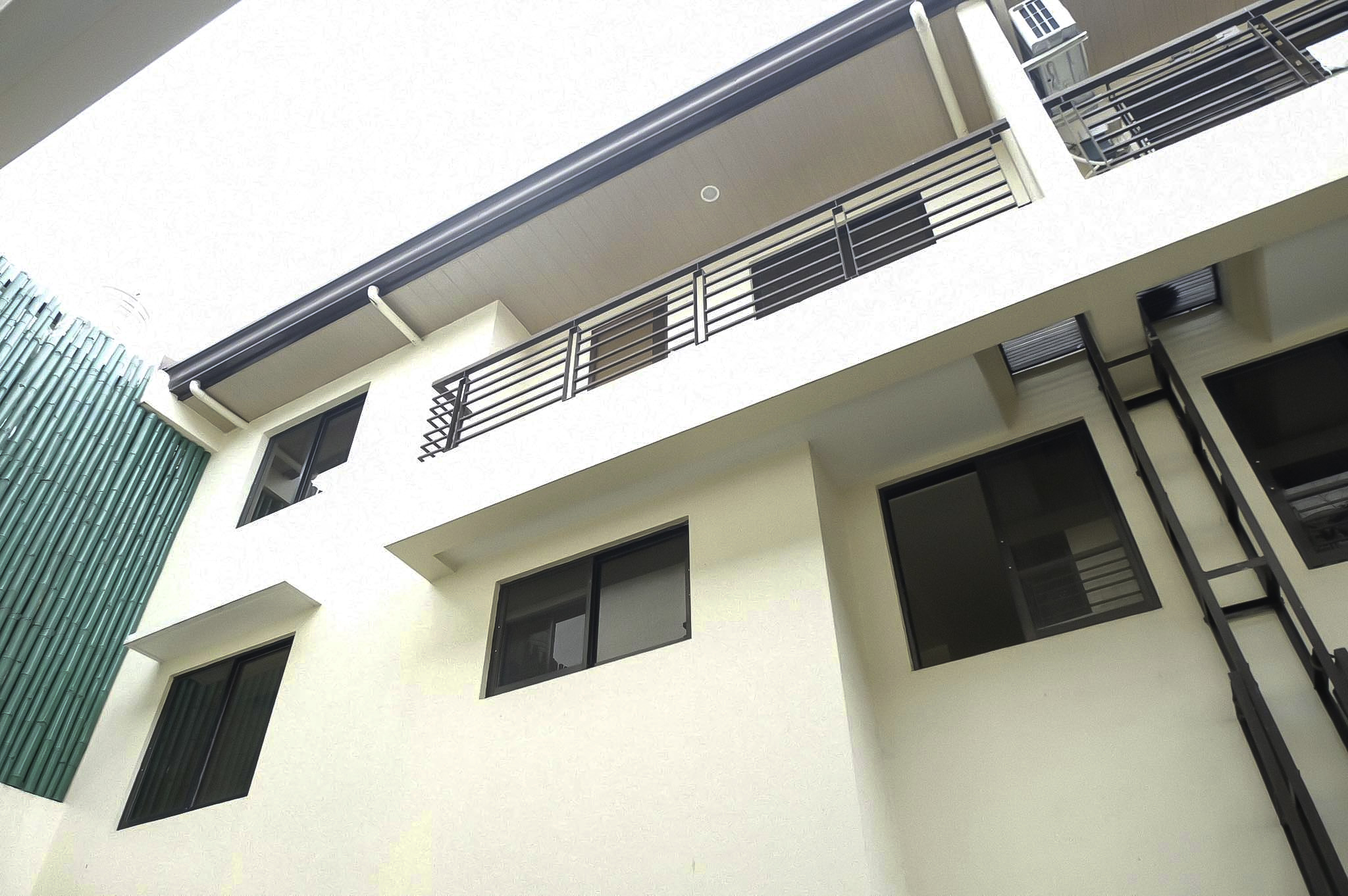 For Sale: 3 Storey Townhouse in East Fairview Park Subdivision at Quezon City