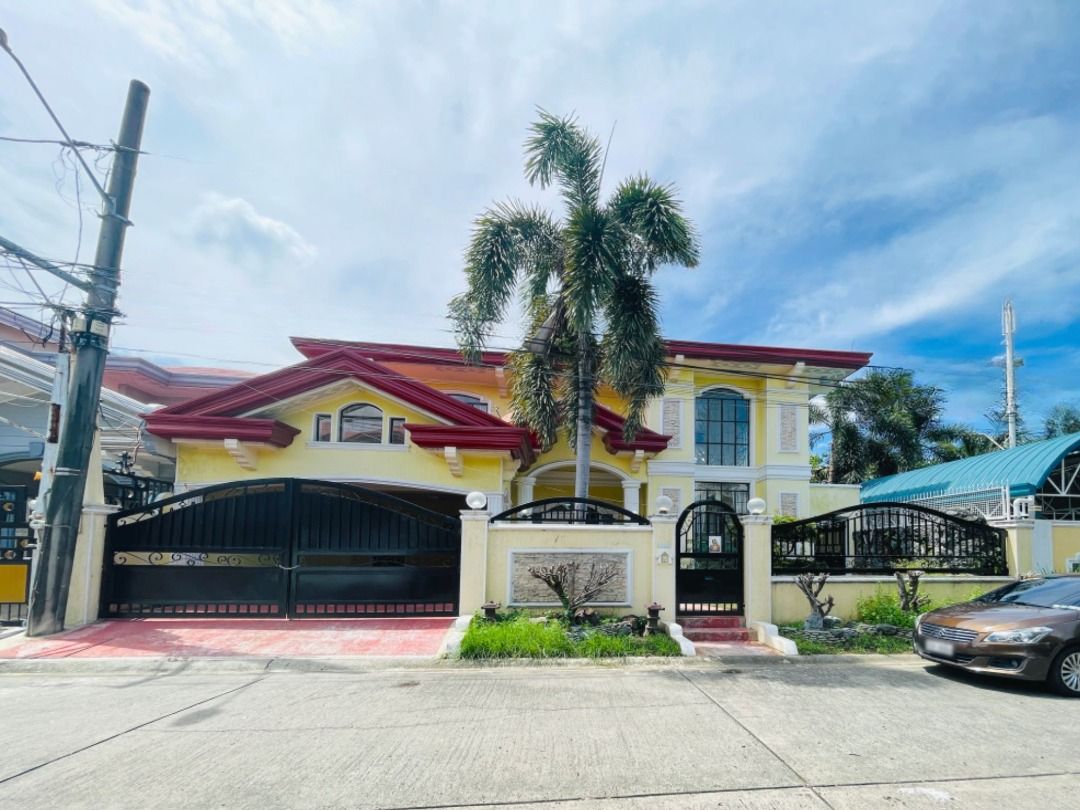 For Sale: House and Lot in Las Pinas City at Italia 500 BF Resort Village