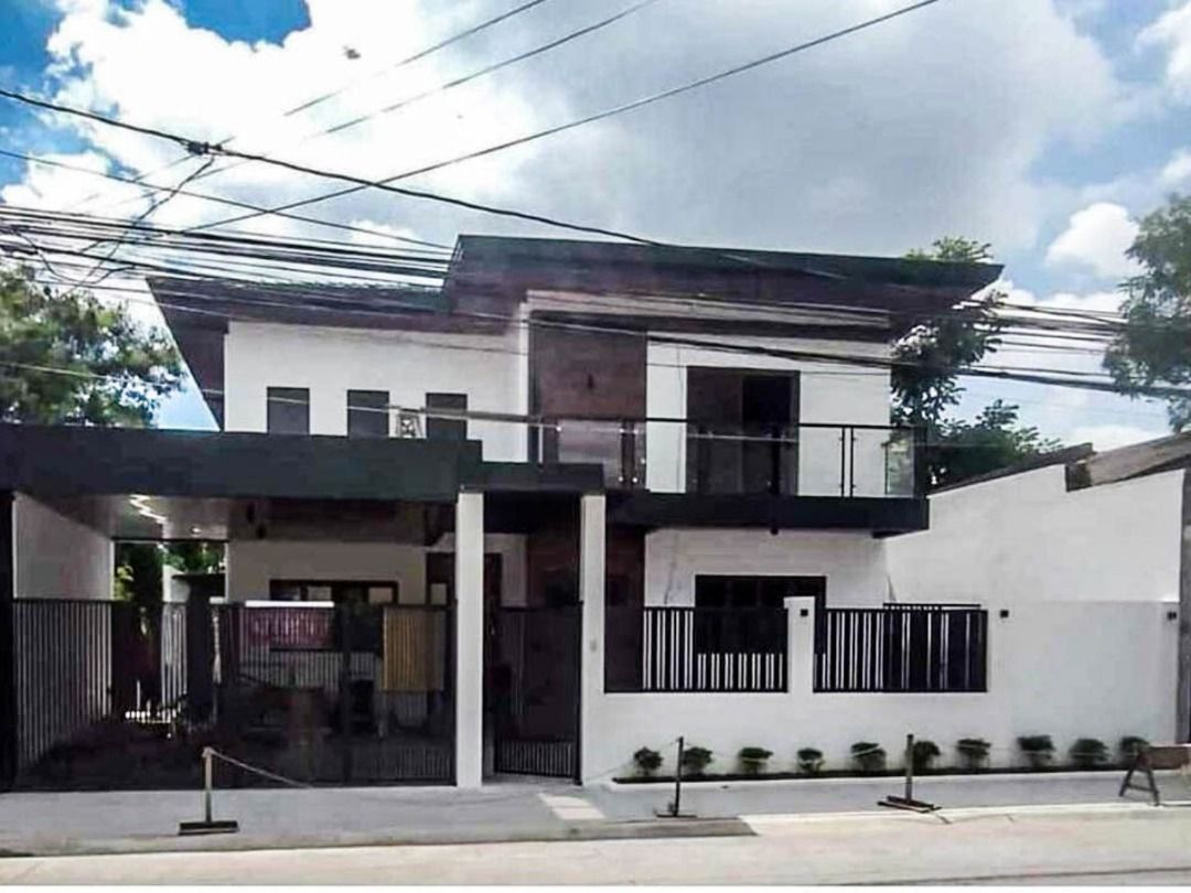For Sale: House and Lot in Las Pinas City