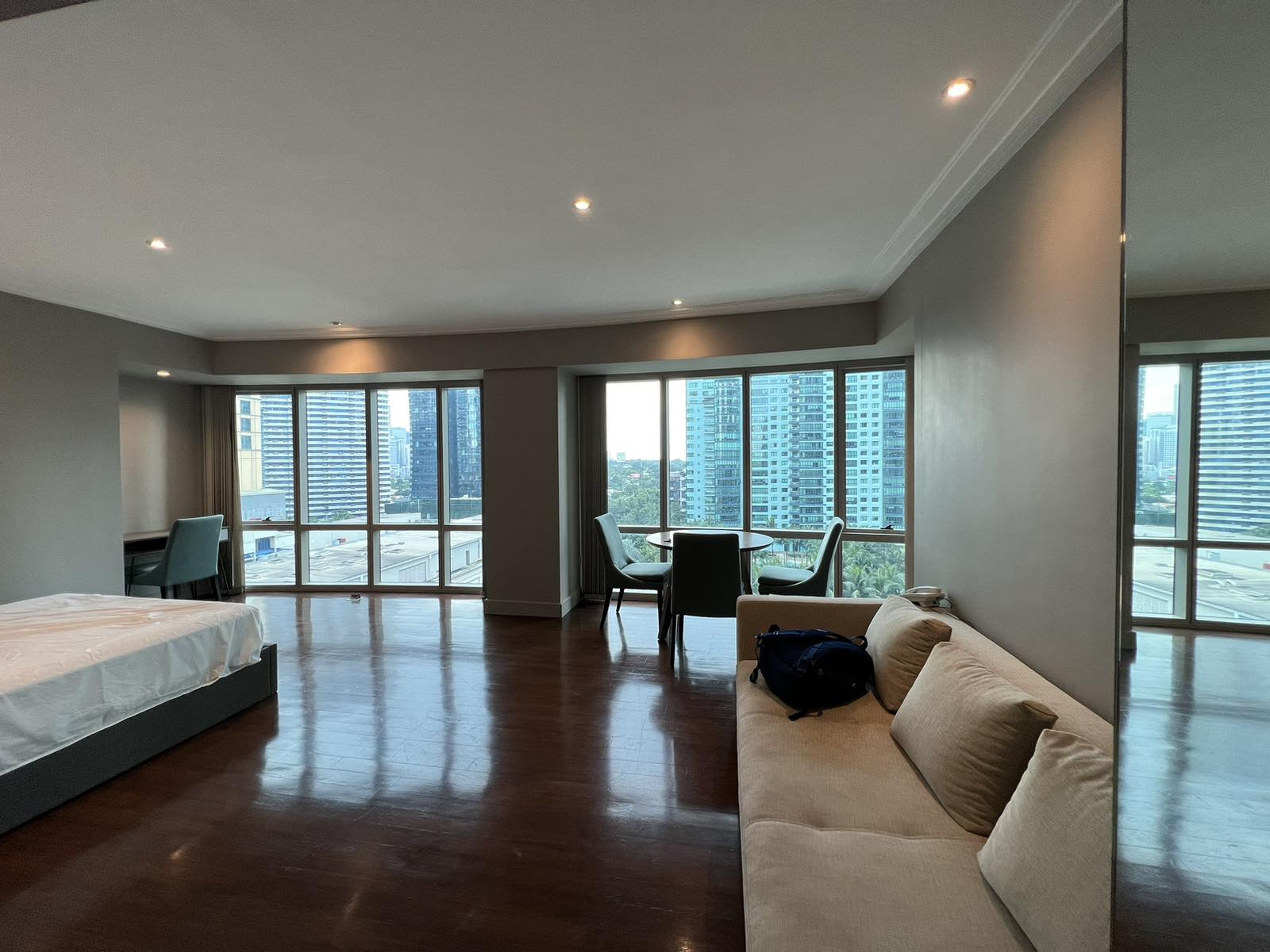 For Rent: Fully Furnished Studio Unit in Amorsolo East, Makati City