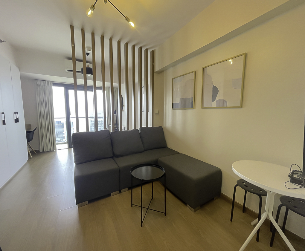 For Sale, 1BR Corner Unit Condo in The Rise, Makati