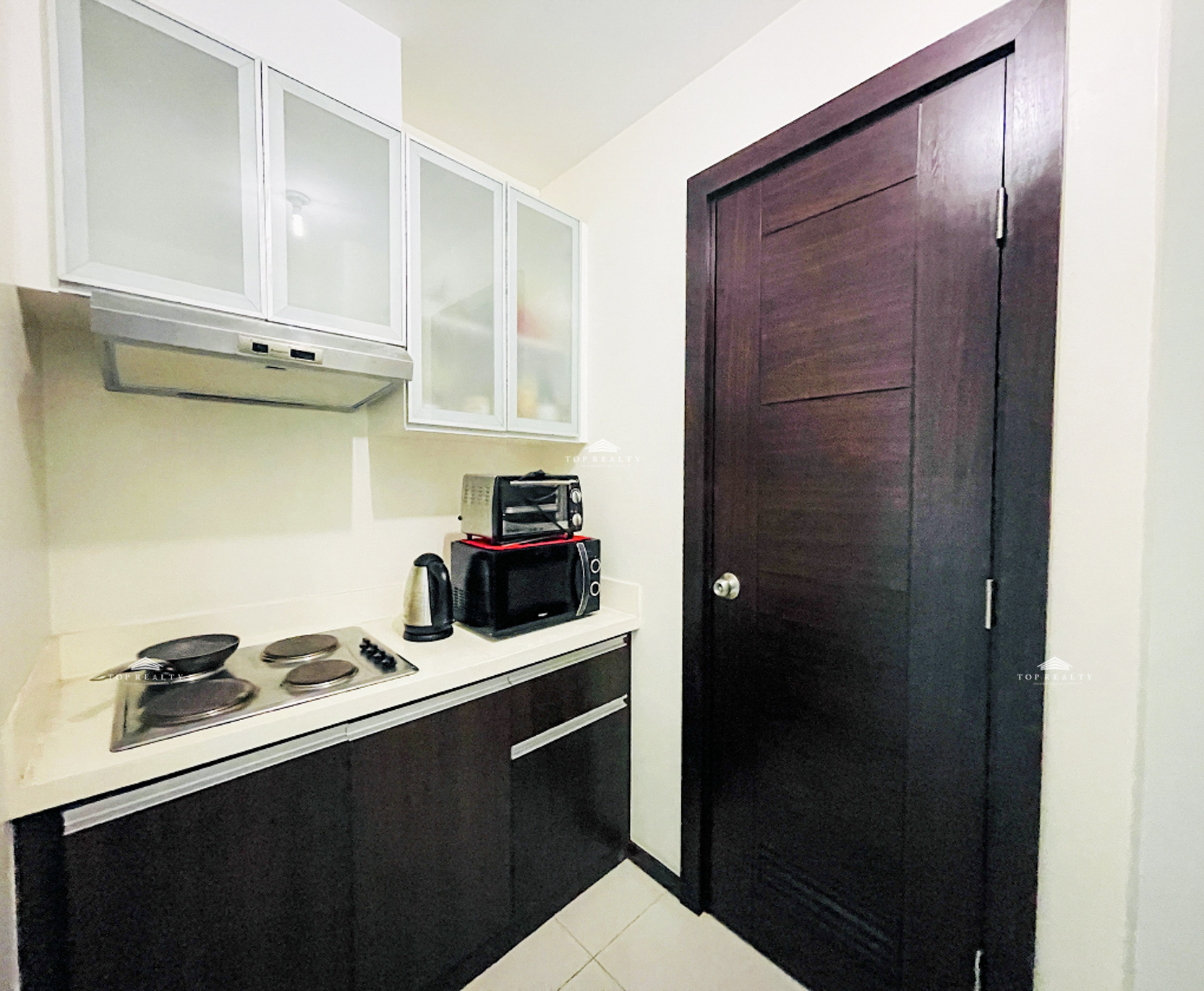 For Rent: 2-Bedroom Condo in Trion Tower , BGC Taguig City