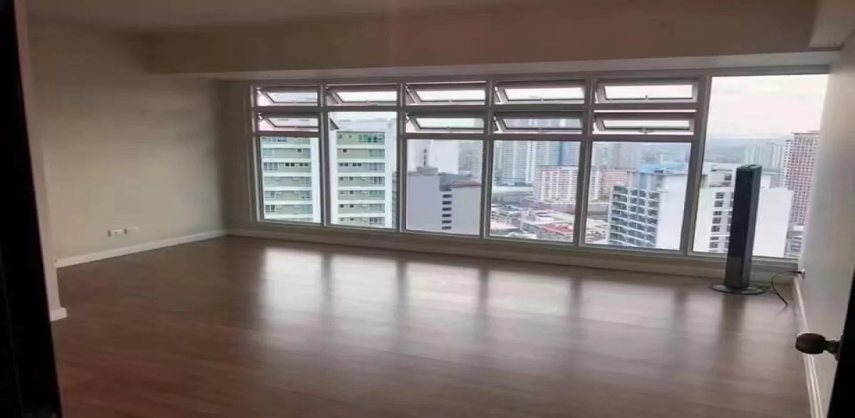 For Sale: 2BR Kroma Tower - Makati