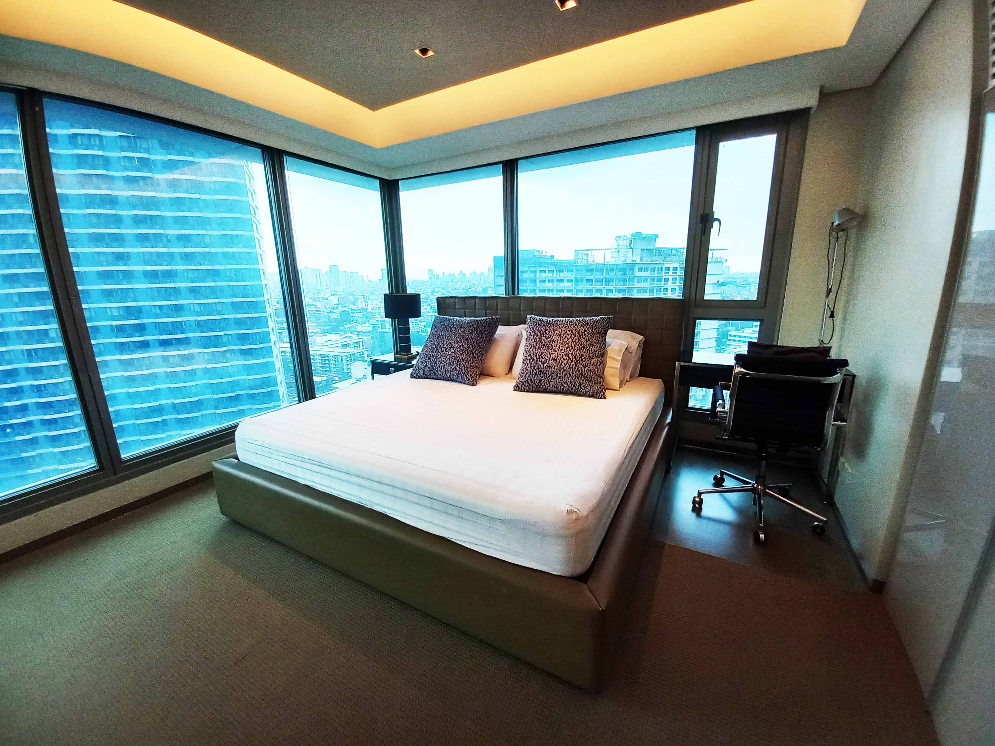 2BR Furnished Unit in Alphaland Makati Place for Rent