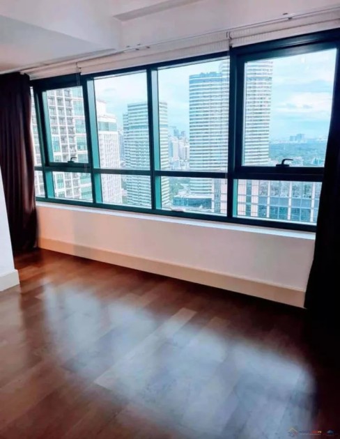 For Sale: Three Bedroom Loft Unit for Sale in Edades Tower Rockwell Center at Makati City