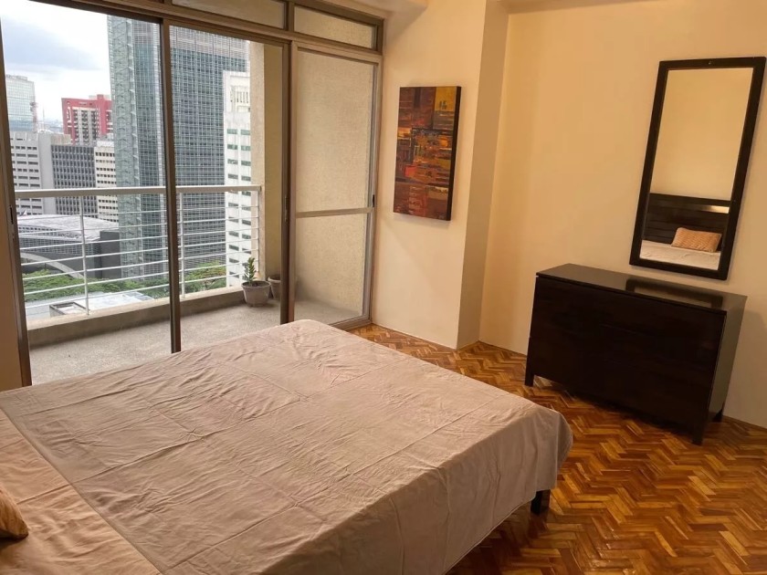 For Sale: Paseo Parkview Suites, Salcedo Makati City