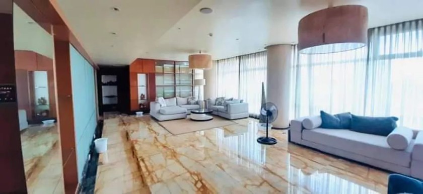 PENTHOUSE UNIT FOR SALE 4 Bedrooms in One Roxas Triangle