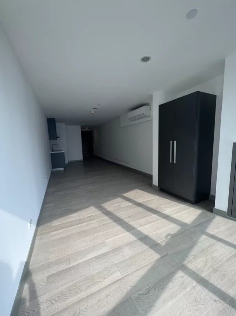 For Sale - Studio Unit with Parking in Makati - Century Spire
