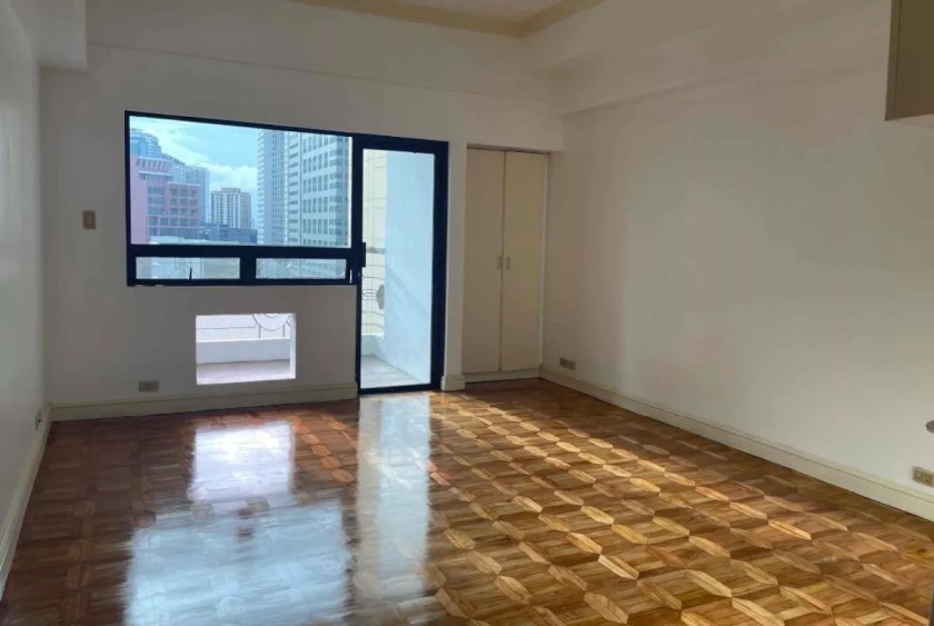 Studio Unit For Sale at BSA Suites in Carlos Palanca, Makati