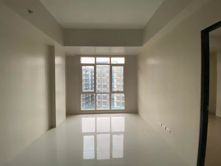 1 Bedroom Condominium Unit For Sale in 81 Newport Boulevard, Pasay