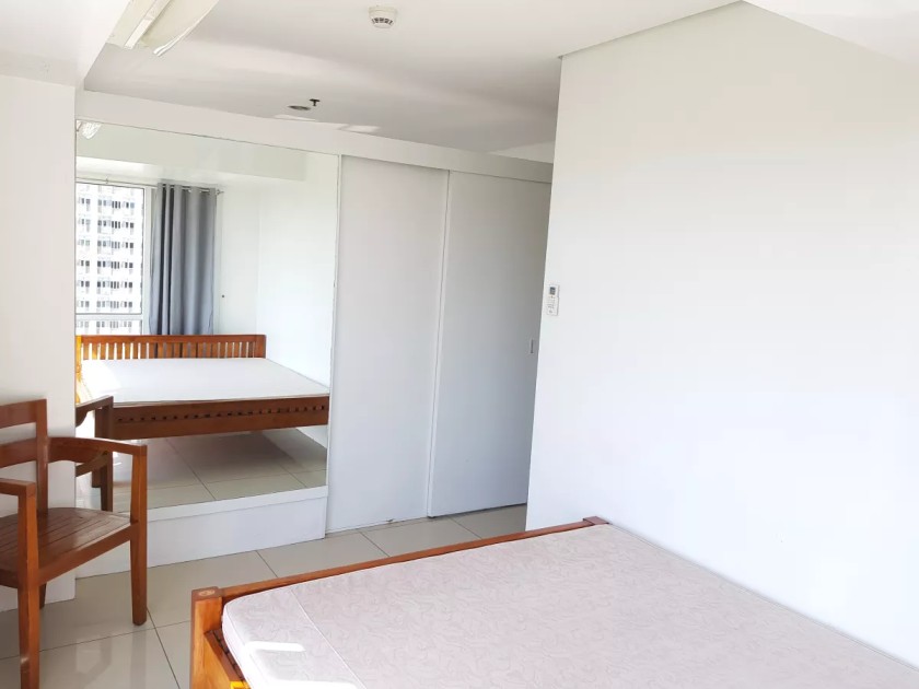 For Sale : 1 Bedroom Deluxe End with Balcony in Breeze Residences Pasay