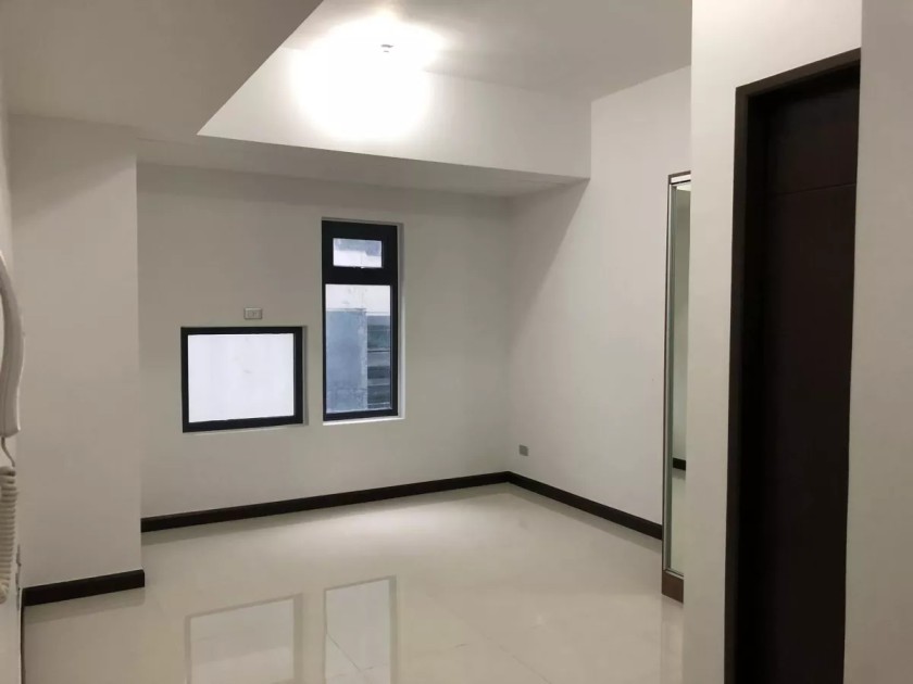 Studio Unit in Chimes Residences with Parking for Sale