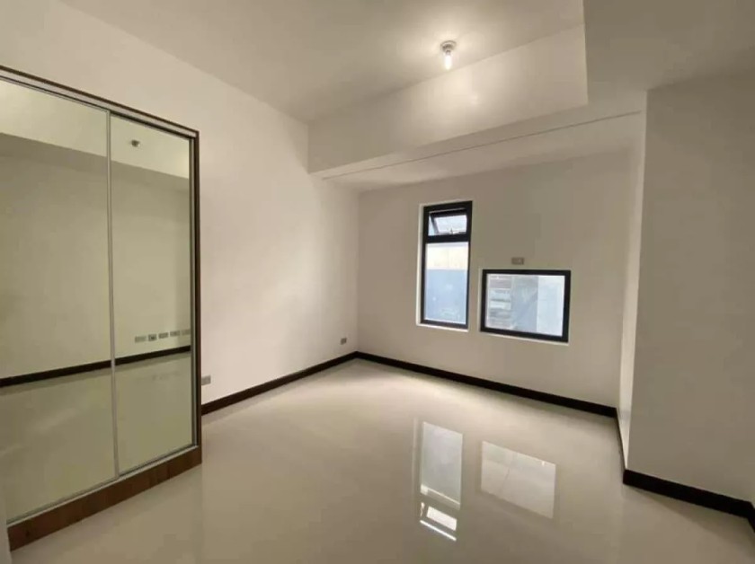 For Sale : Studio Unit in Chimes Residences