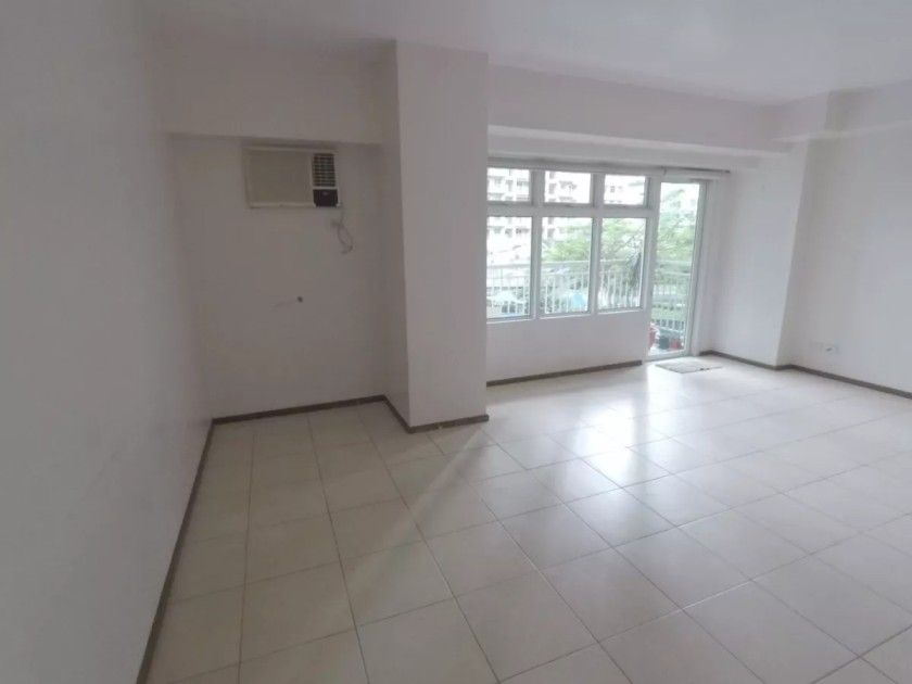 FOR SALE: 2 bedroom w/ parking at Two Serendra