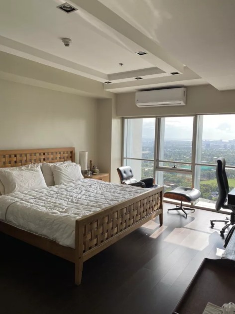 3 Bedrooms Loft Type In Fairways Tower, Taguig For Sale