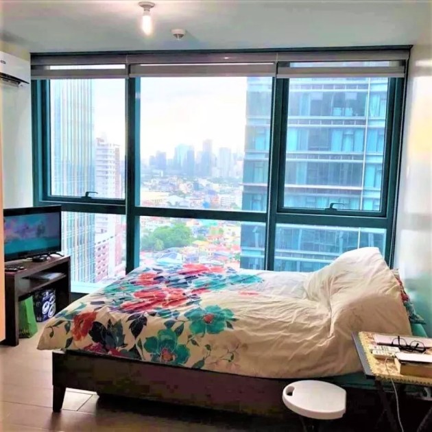 For Sale: One Uptown Residences 1 Bedroom Furnished Condominium in BGC Taguig