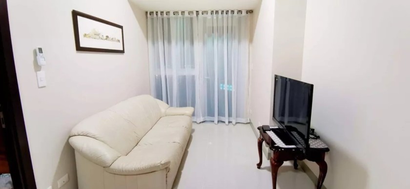 1 Bedroom Uptown Parksuites with Balcony | Facing East | Uptown Mall View