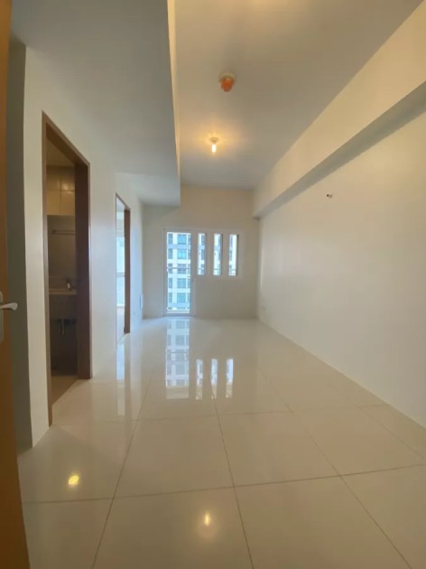 For Sale 1 Bedroom with balcony Madison Parkwest BGC, Taguig City