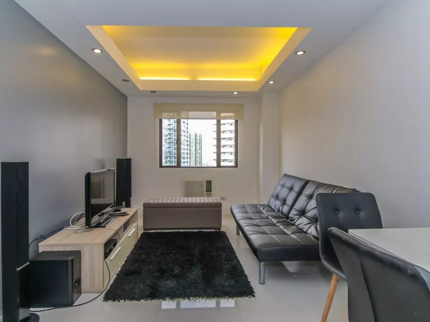 2BR Condo in Forbeswood Heights for Sale