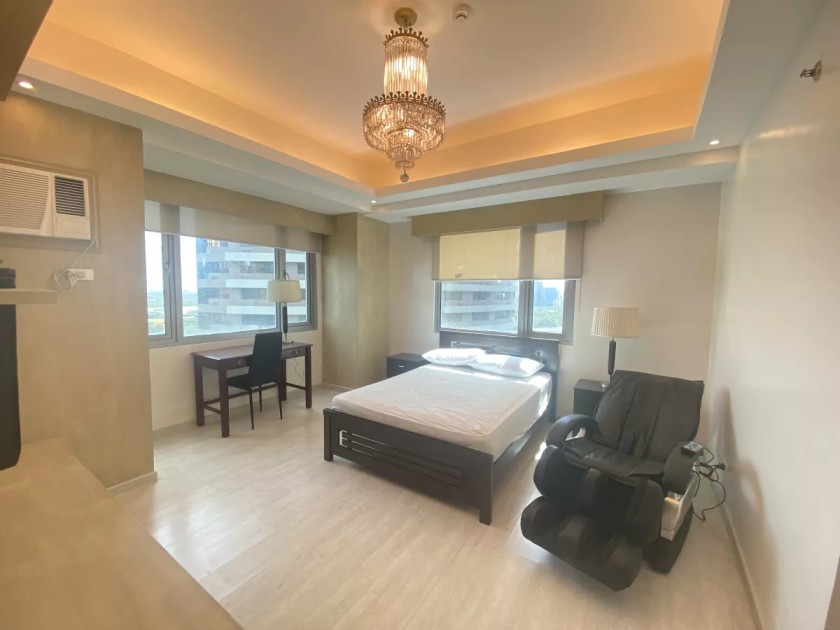 2BR Condominium in Avant at The Fort for Sale
