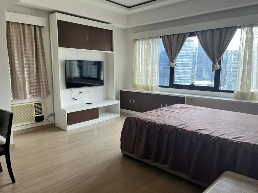 For Sale : 2 Bedroom Unit in Icon Plaza, BGC, Taguig City