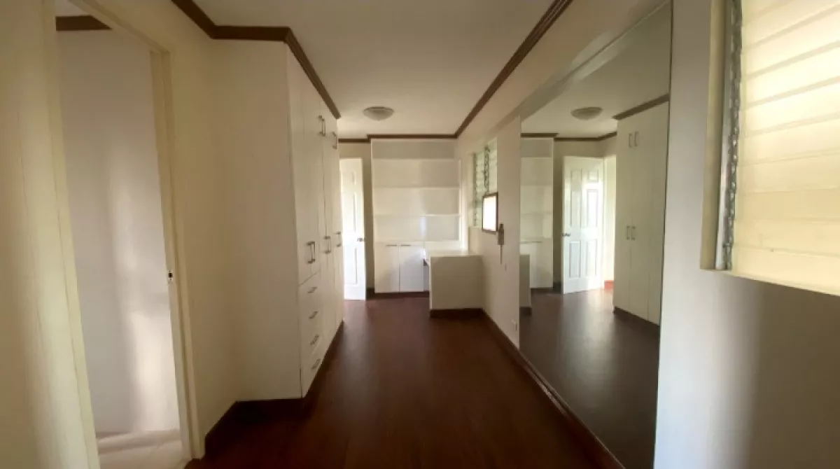 For Sale: Unfurnished Bi- Level With 2 Bedroom, Lakeview Manors,Taguig City