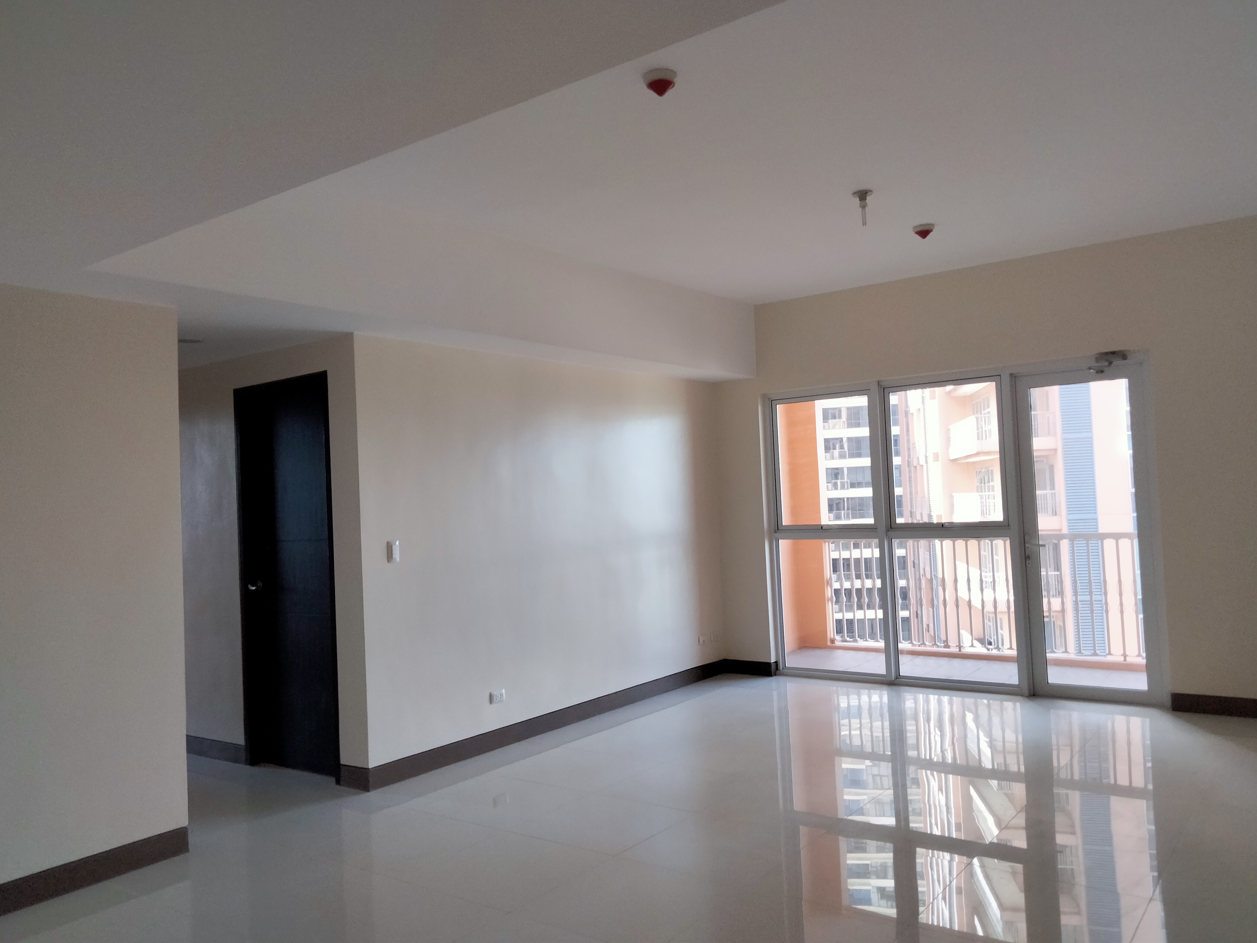 Semi-Furnished 3BR Condominium with Balcony in Venice Residences for Lease