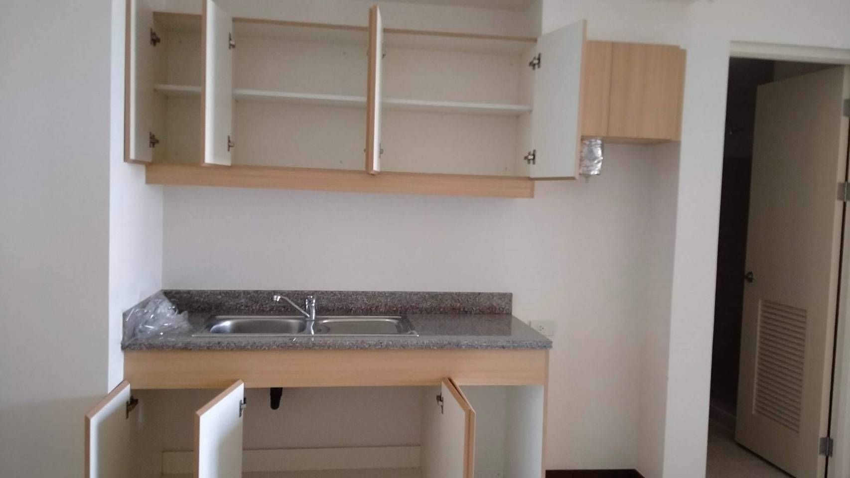 Unfurnished 2-Bedroom with Parking in Infina Tower South for Lease
