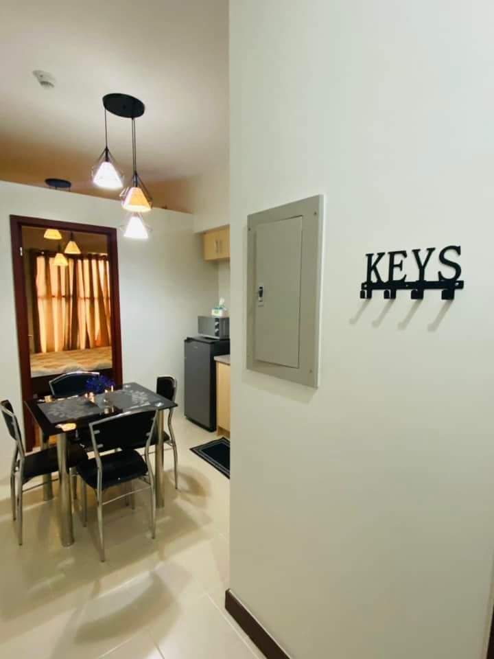 Fully Furnished 1 Bedroom Unit in Paseo De Roces for Sale