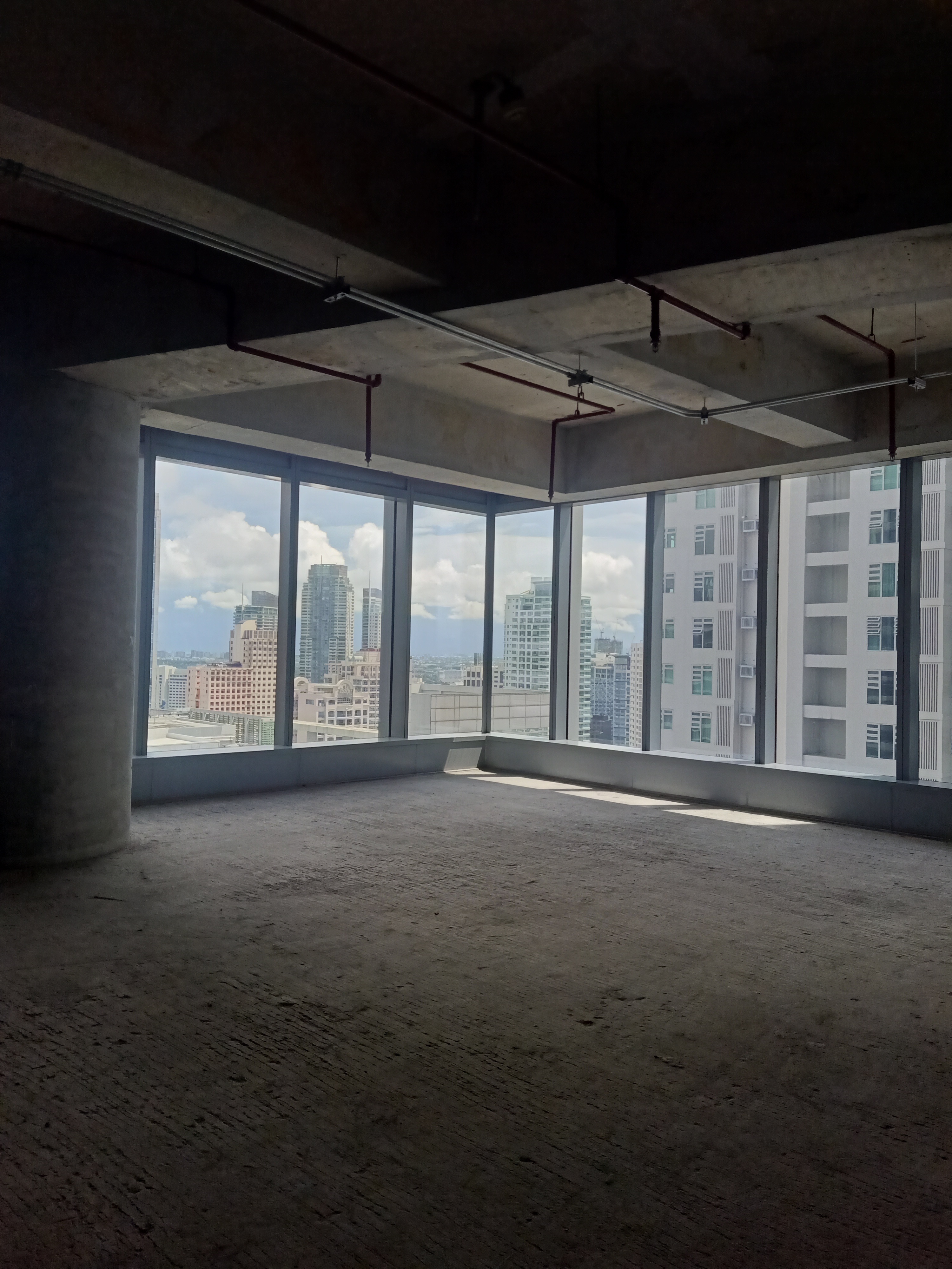 FOR RENT: Office Space at Alveo Financial Tower