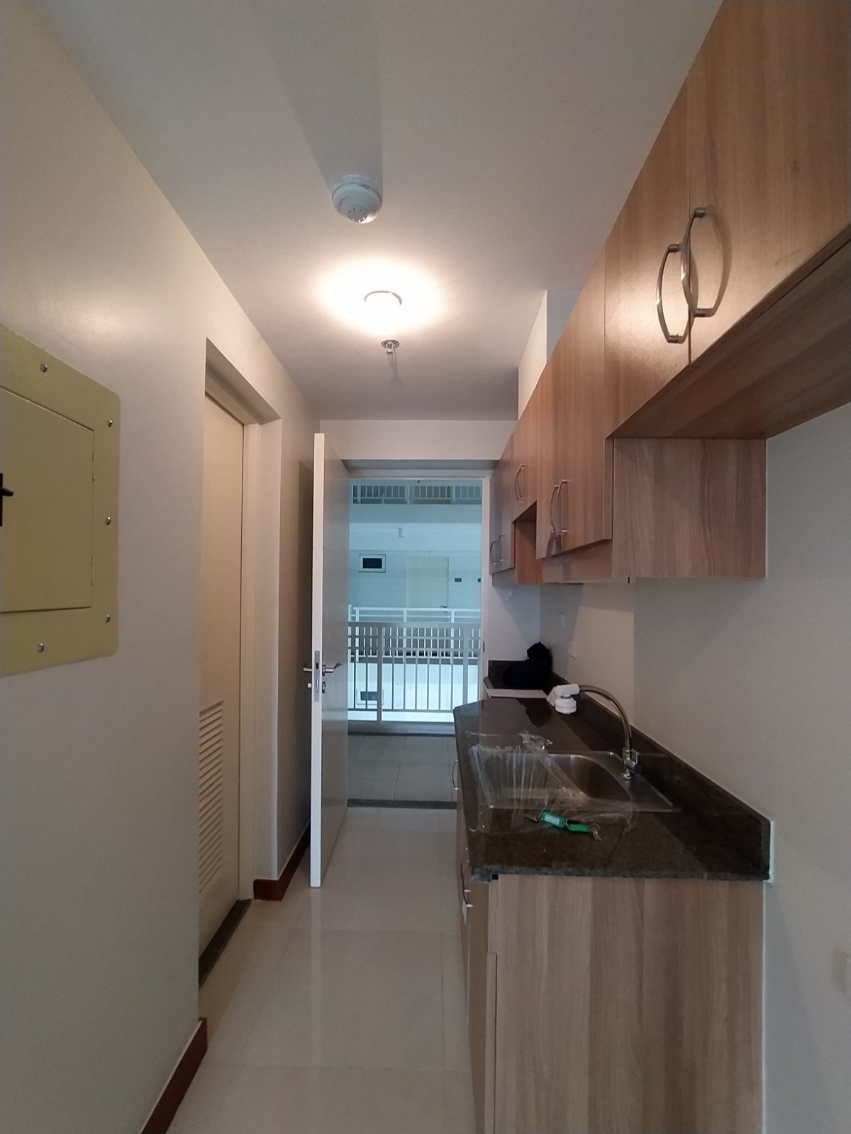 FOR SALE: 1 Bedroom unit at BRIO TOWER MAKATI