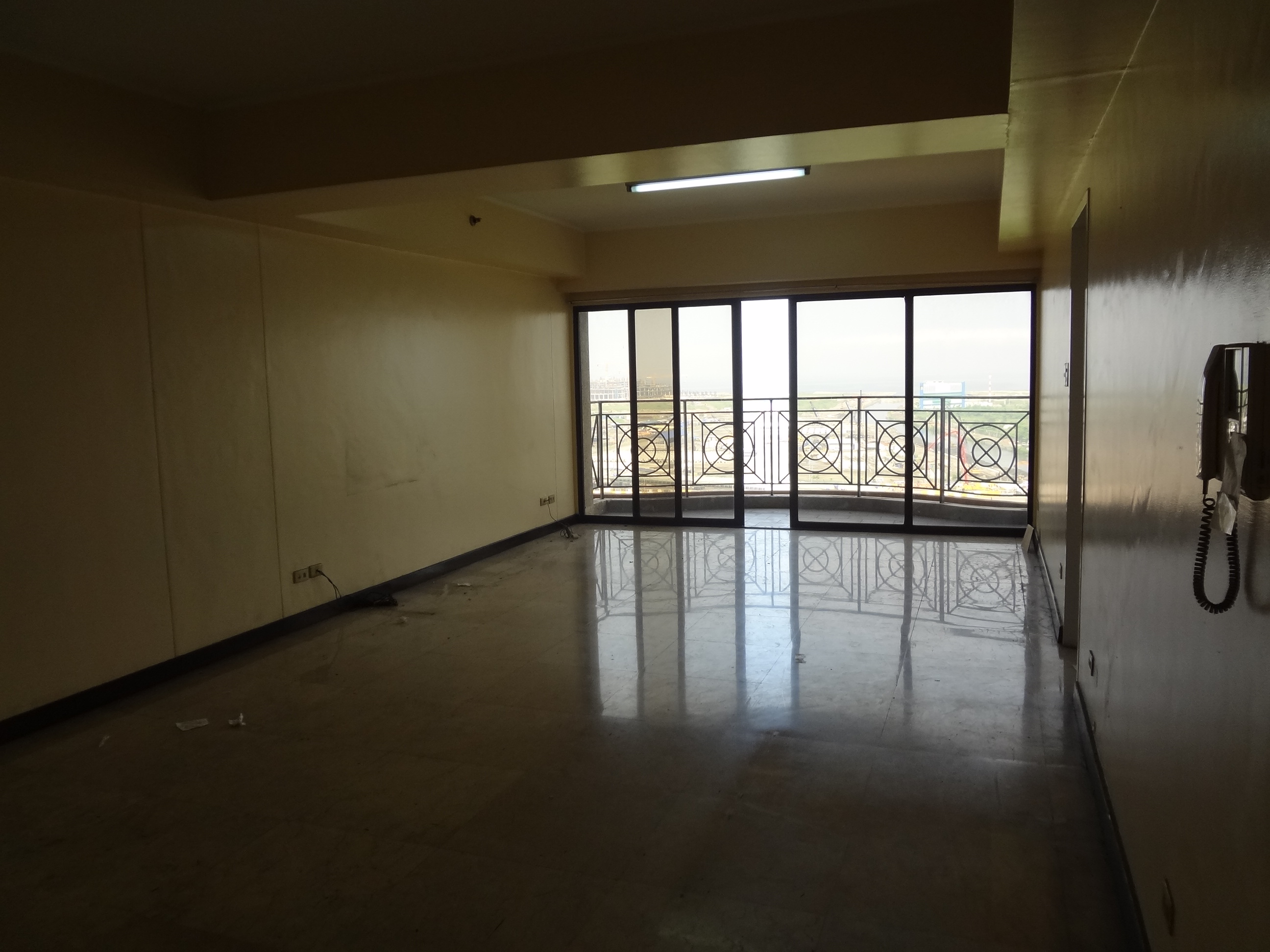 FOR SALE: 3 Bedroom unit at Bayview International