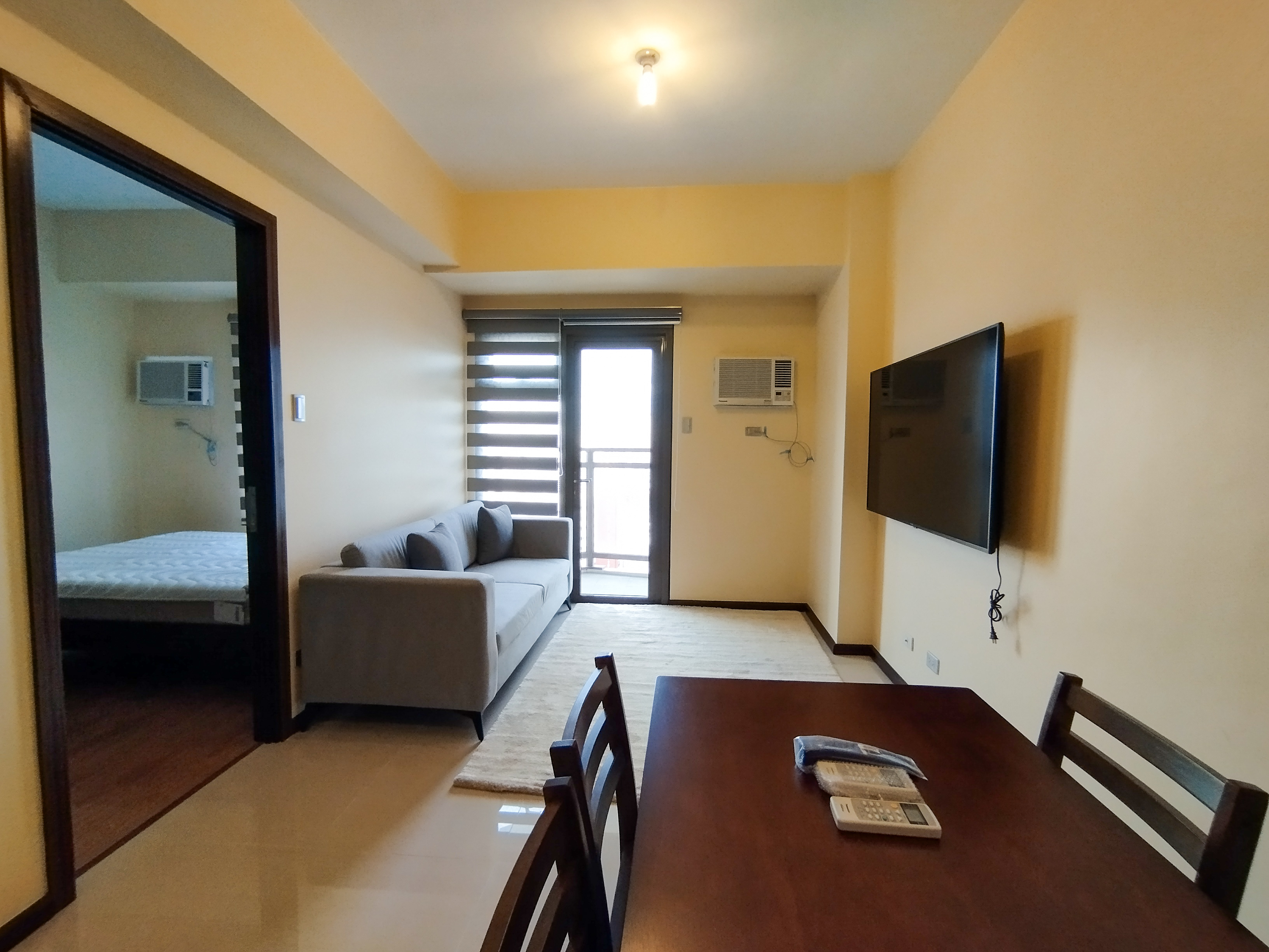 FOR RENT: 1 Bedroom Unit with Balcony at The Radiance Manila Bay