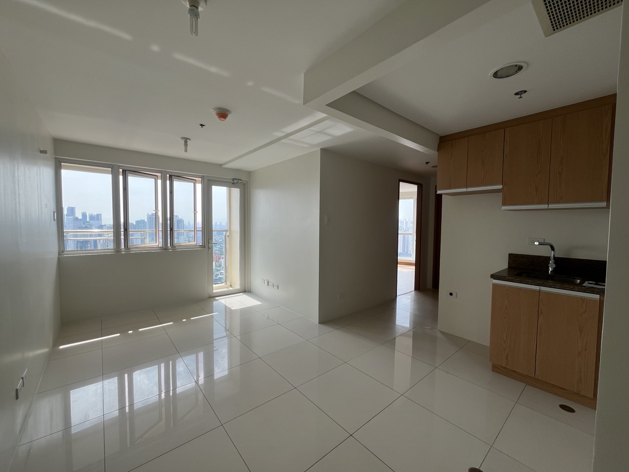 FOR RENT 2BR UNIT WITH BALCONY AT TIME SQUARE WEST
