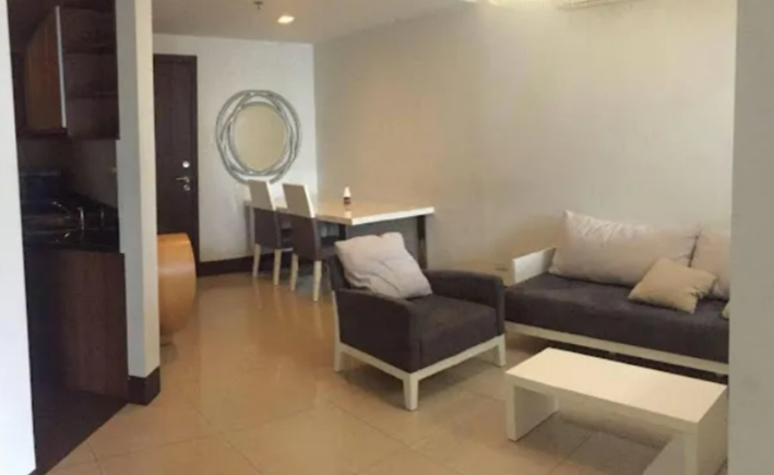 FOR RENT: 2 Bedroom Unit with Parking in Greenbelt Excelsior