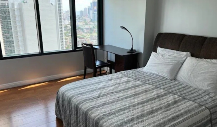 FOR RENT: 1 Bedroom with Parking in One Rockwell