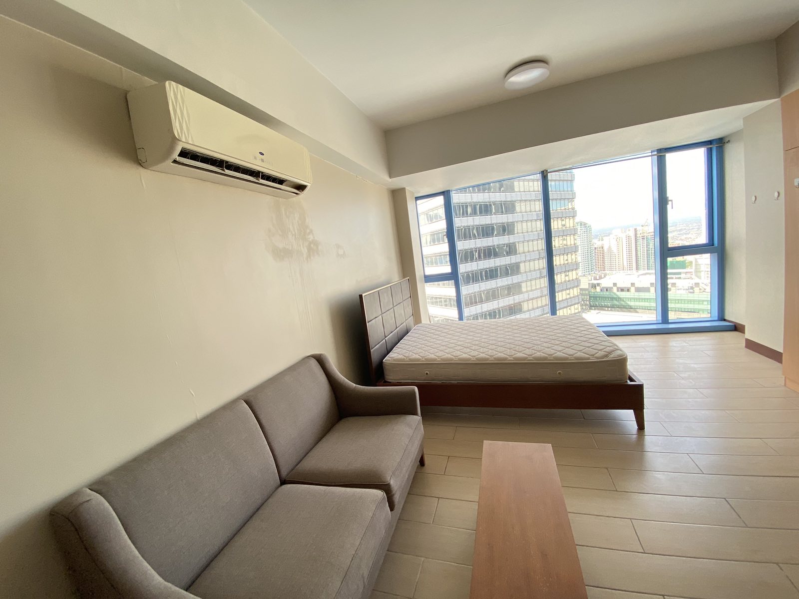 !RUSH SALE! STUDIO UNIT AT THREE CENTRAL MAKATI