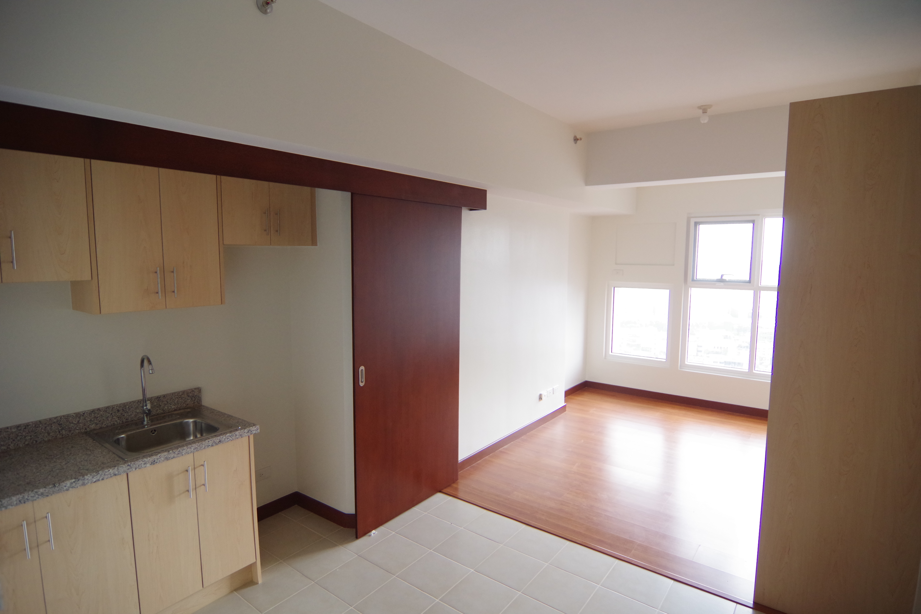 FOR SALE: Studio Unit in Paseo De Roces