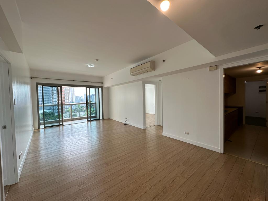 FOR SALE : 2 Bedroom Unit with 1 Parking in One Shang Place