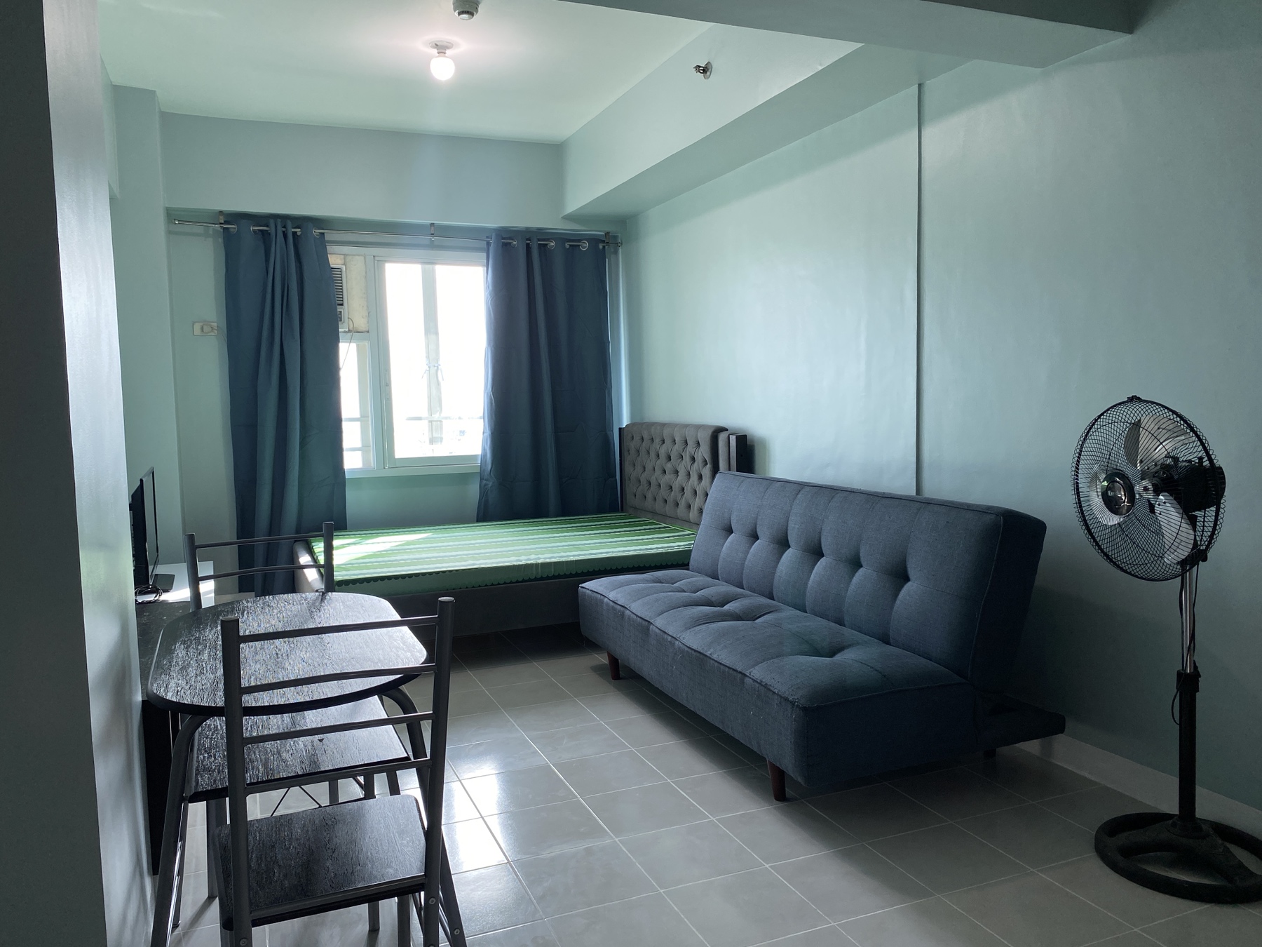 FOR RENT - 1 BEDROOM UNIT AT MAKATI EXECUTIVE TOWER 4
