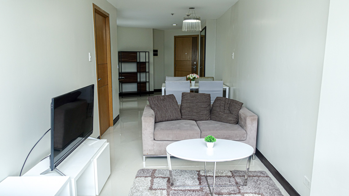 FOR RENT: 1 Bedroom Unit in One Central