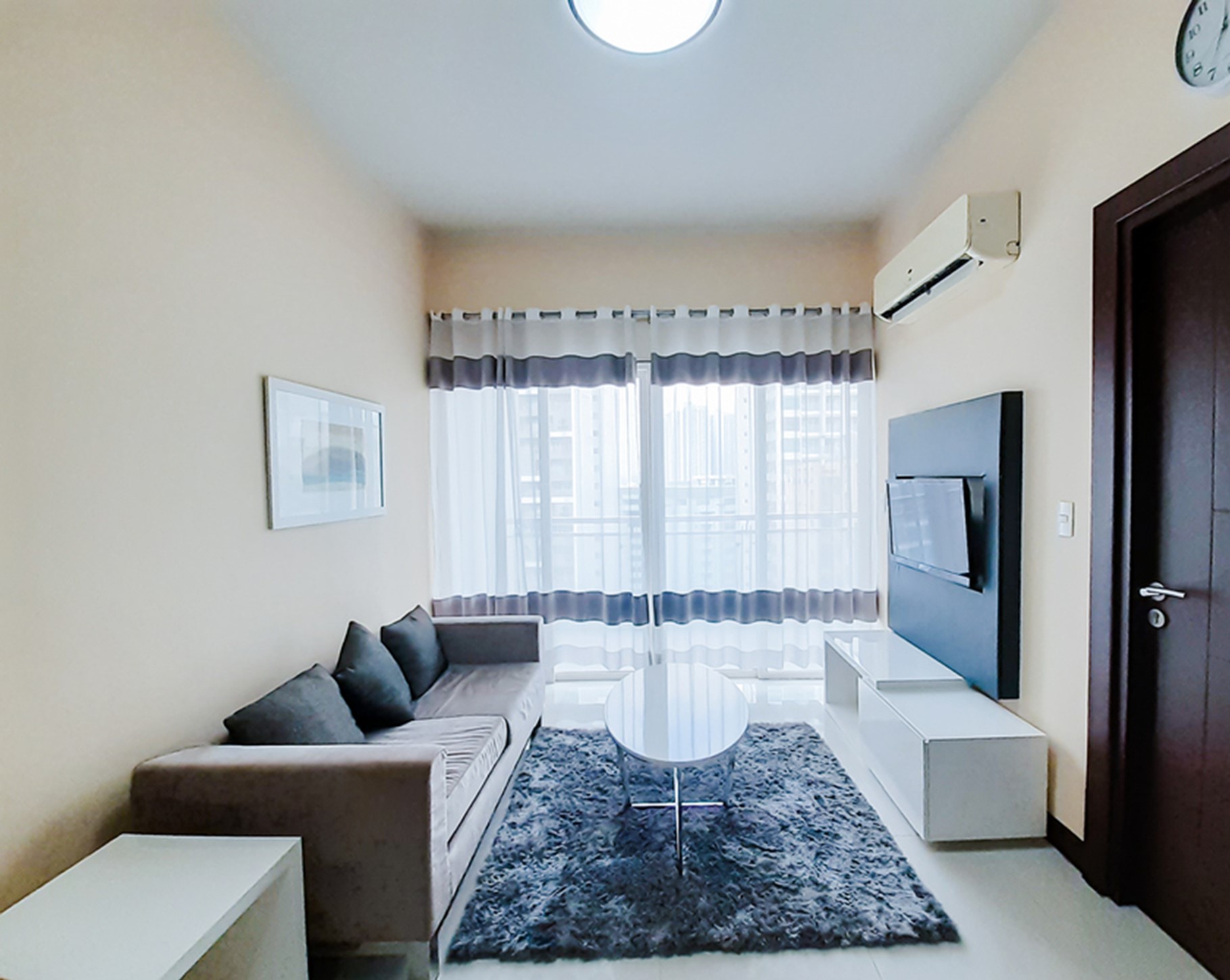 FOR RENT: 1 Bedroom Unit in Two Central